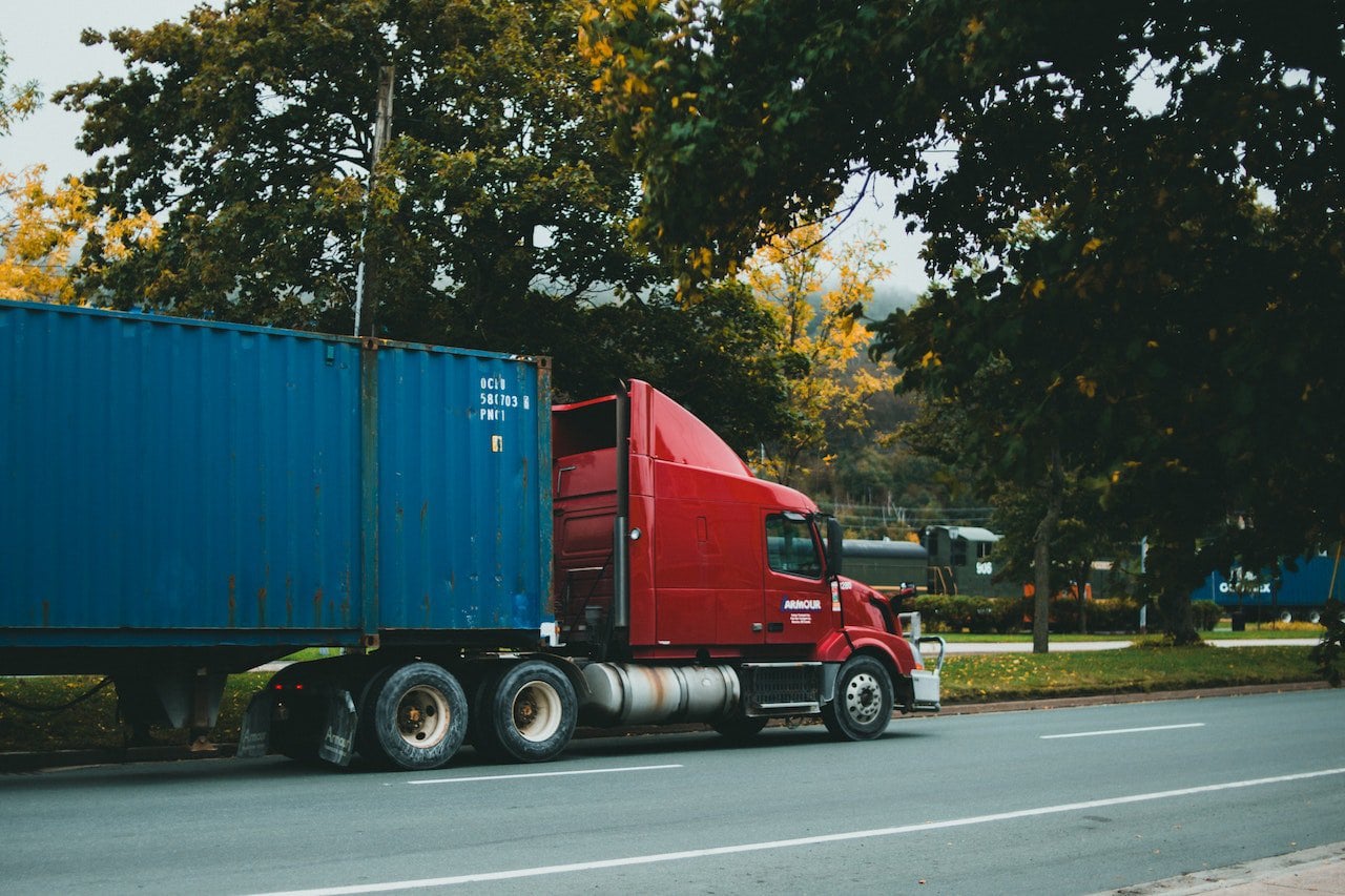 Co należy regularnie sprawdzać w autach ciężarowych?