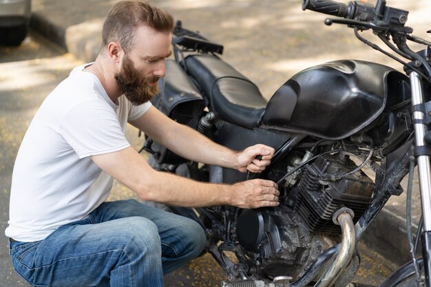 Jak wybrać idealny tłumik do swojego motocykla: praktyczne porady i wskazówki